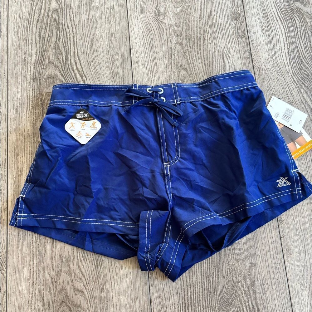 Zeroxposure woman’s woven board shorts